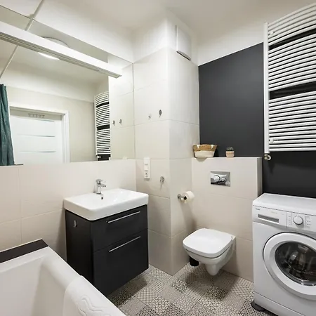 Gandalf's Sanctuary By Bookinghost * ワルシャワ